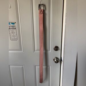 True Vintage Y2K Bullhead Art Design Pink Leather Belt 💗